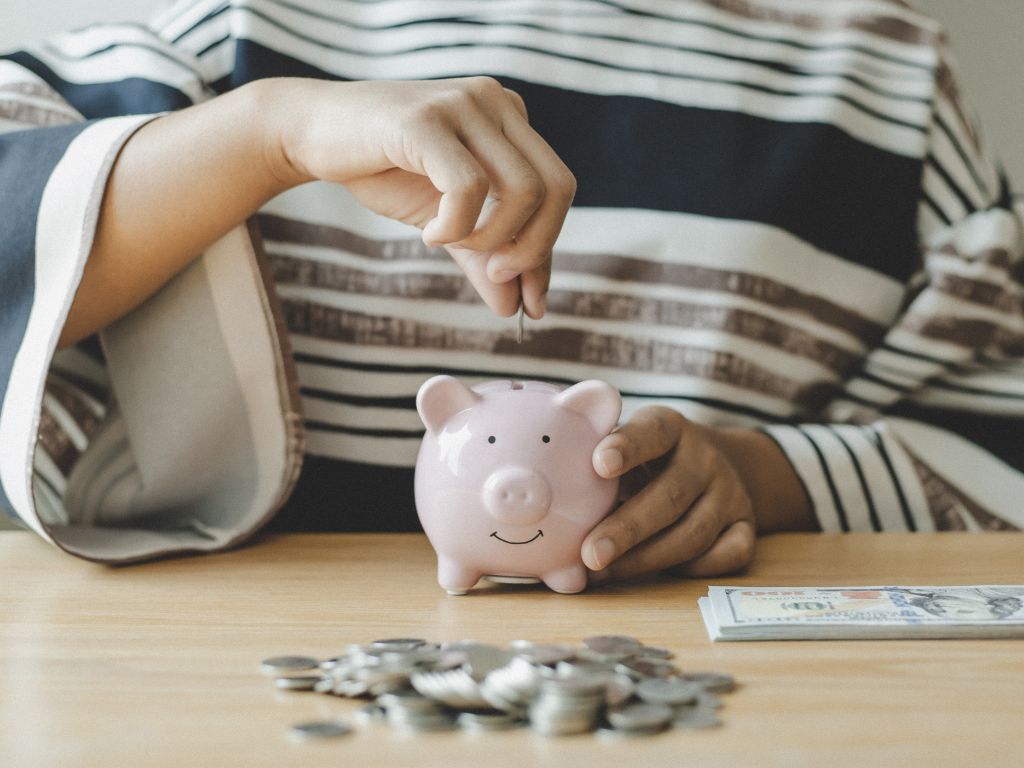 Simple Ways to Teach Kids About Money at Home